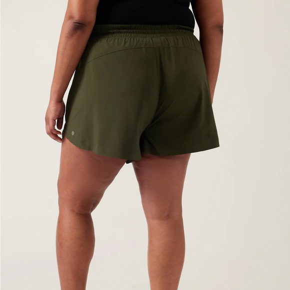 Athleta Olive Green Crossroads Shorts Size Medium - Picture 2 of 10